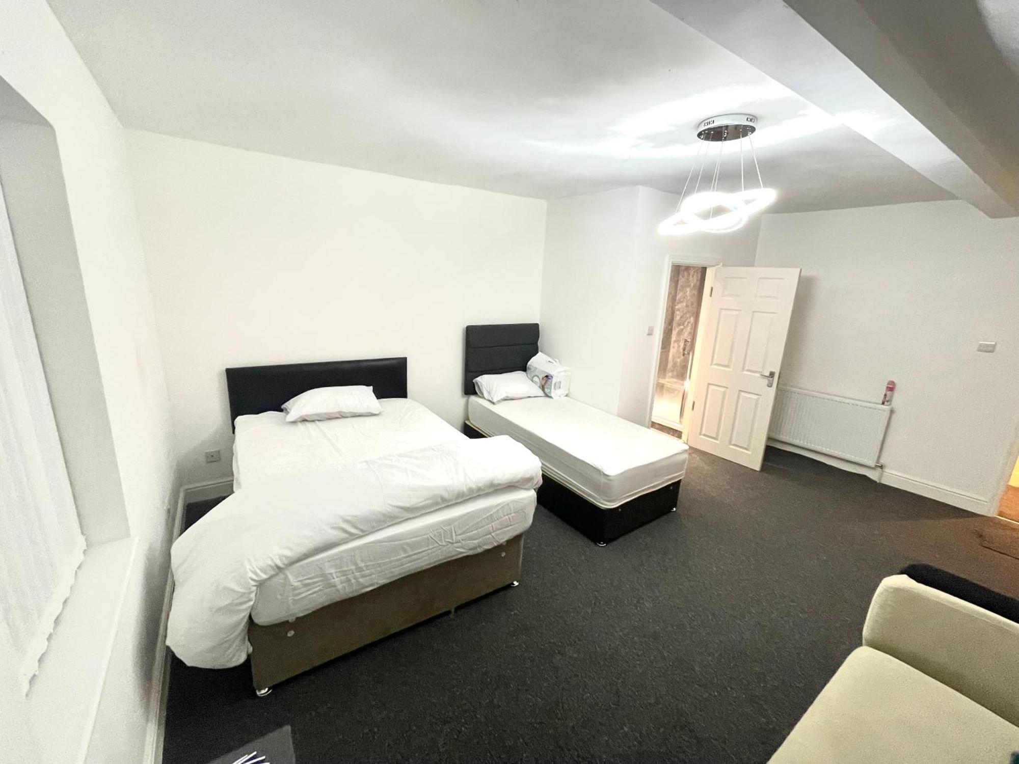 Pc B Apartment Hyde
